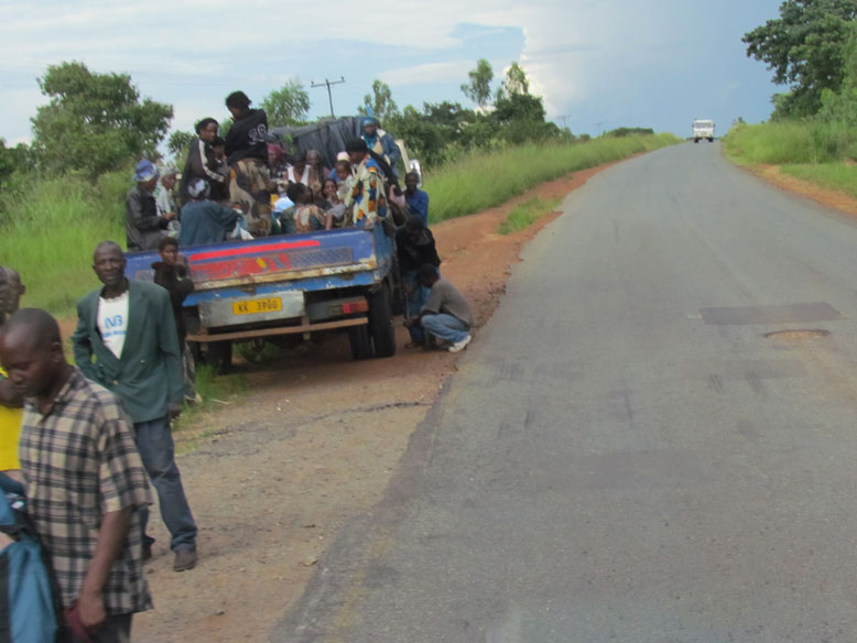 y que me multen a mi por no llevar dos pegatinas....venga hombre